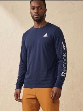 NWT Reebok Men’s Blue Long Sleeve Graphic T-Shirt Medium Performance Active